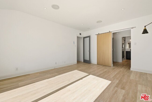 Building Photo - 204 Tranquillo Rd