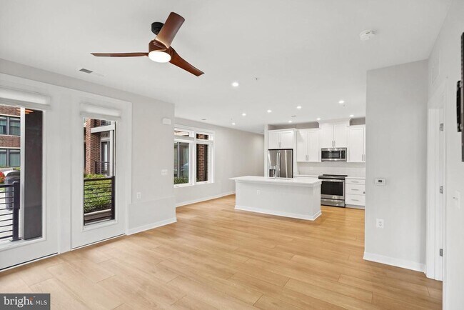 Building Photo - 1675 Bandit Loop