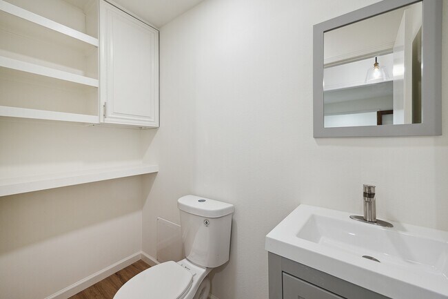 Building Photo - 9719 Springmont Dr