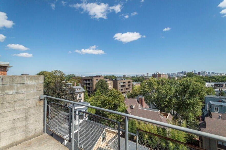 Building Photo - 338 Harvard St