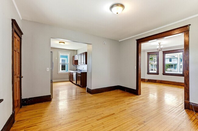 Building Photo - 884 Iglehart Ave