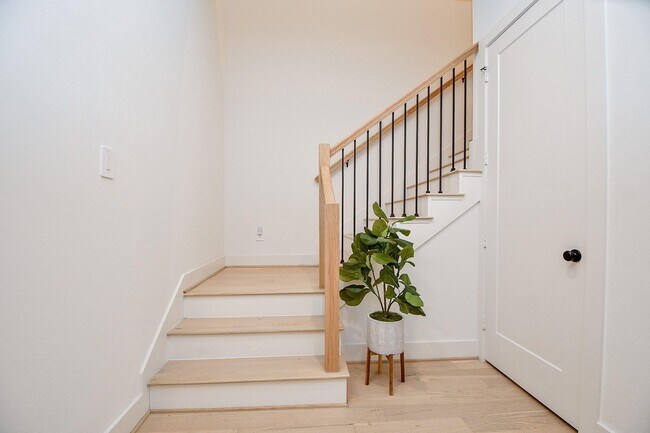 Building Photo - 4403 Greeley St