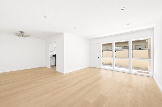 Building Photo - 337 Rexford Dr