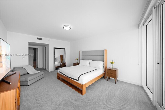 Building Photo - 1643 Brickell Ave