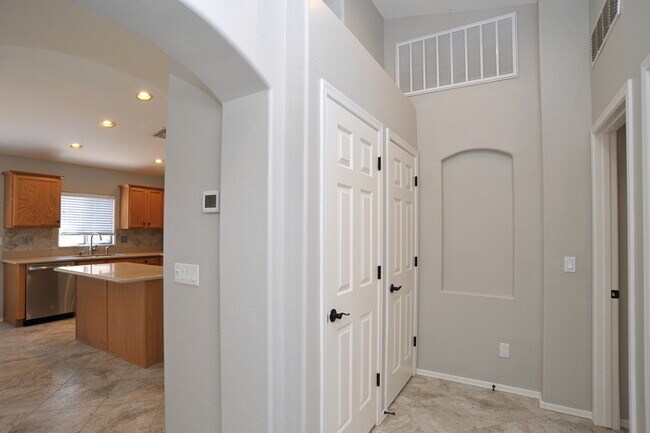 Building Photo - Move-In Ready Home in Dove Mountain