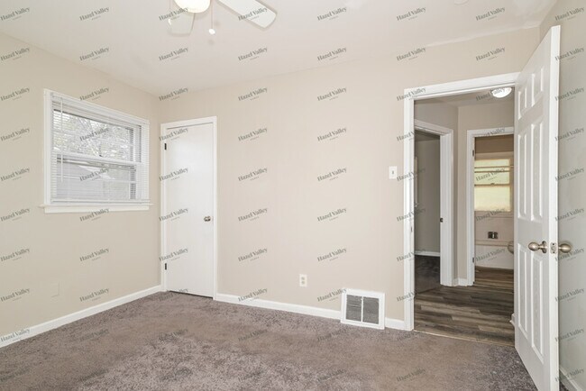 Building Photo - 245 St Regis Ln