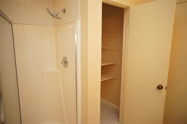 Building Photo - 8083 El Mundo St