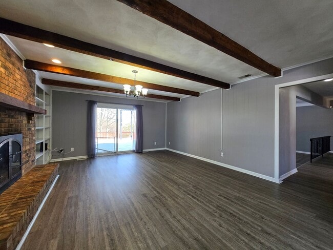 Building Photo - Spacious 5-Bedroom Family Home