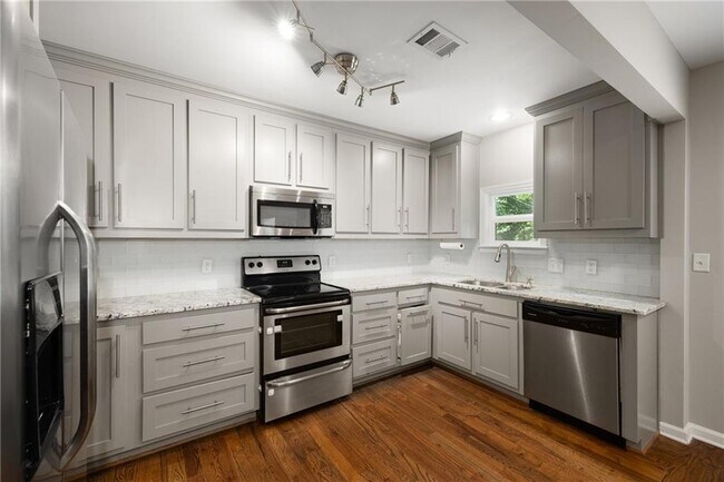 Building Photo - 1398 Deerwood Dr