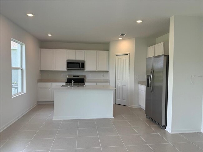 Building Photo - 2434 McKinley Dr