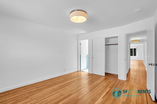 Building Photo - Silver Terrace: Updated Single Family Home...