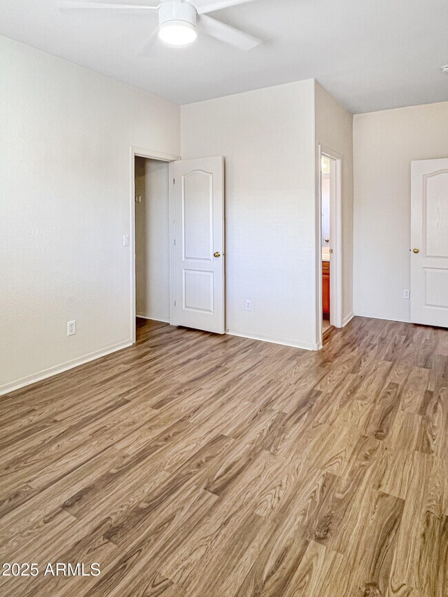 Building Photo - 1015 S Val Vista Dr