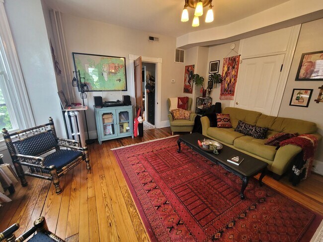 Building Photo - 3644 Roland Ave