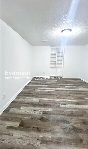 Building Photo - 9808 Harris Ave