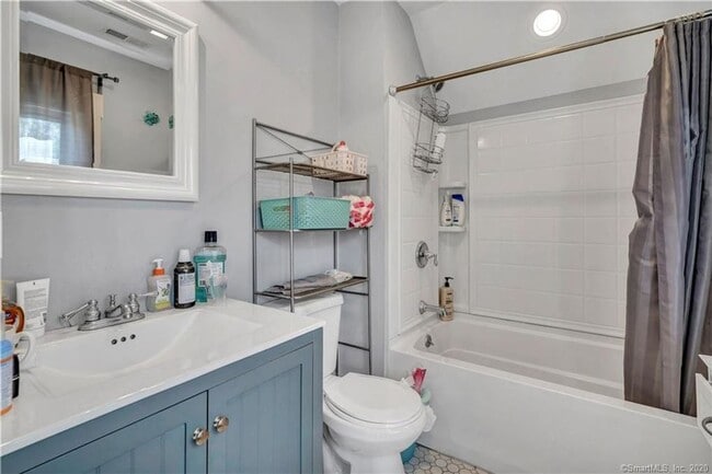 Building Photo - 122-124 Mansfield St