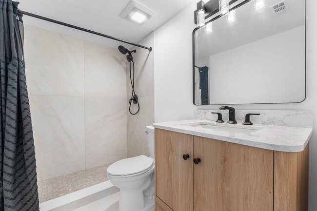 Building Photo - 3007 San Clara Dr