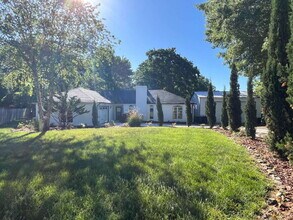 Building Photo - "Charming 3-Bedroom Retreat with Granite Elegance & Cozy Fireplace in Kernersville!"