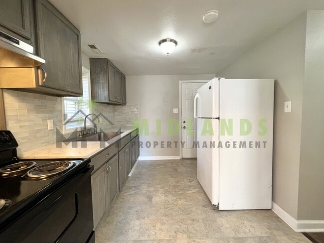 Building Photo - 472 Coleman Ave