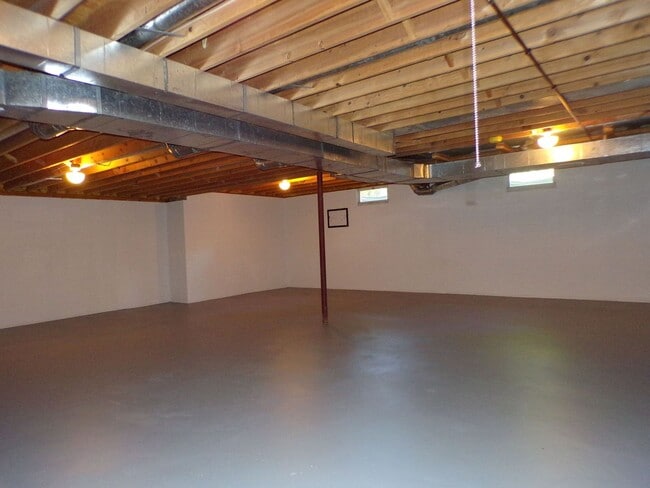 Building Photo - Move-In Ready Home Across from Ski Hill