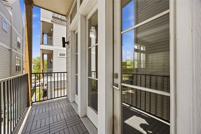 Building Photo - 708 Schwartz St