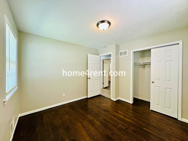 Building Photo - Like New, Ranch Style Home in Raytown - Wood Floors, Finished Basement, Fenced Yard!