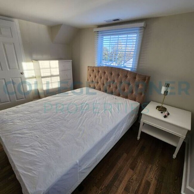 Building Photo - 1231 Brookwood Dr