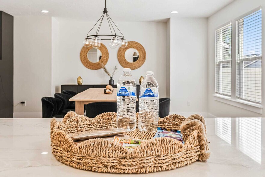 Building Photo - 4061 E Arch Dr