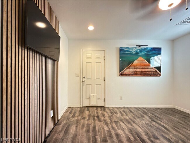 Building Photo - 372 Ambitious St