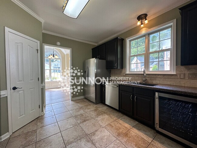 Building Photo - 4 Bedroom Home Near Birkdale Village