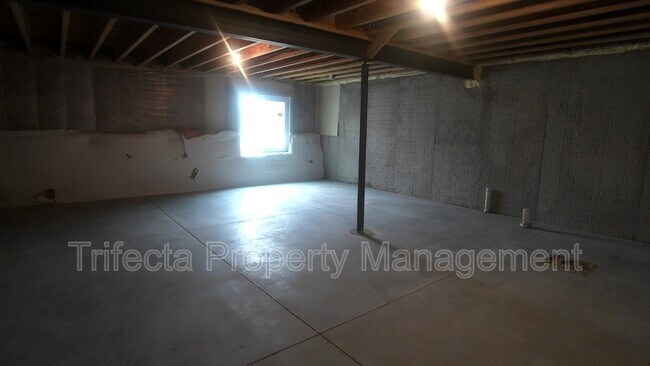 Building Photo - 6600 Painted Rock Trl