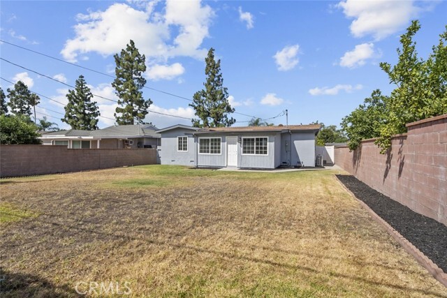 Building Photo - 5040 N Lyman Ave