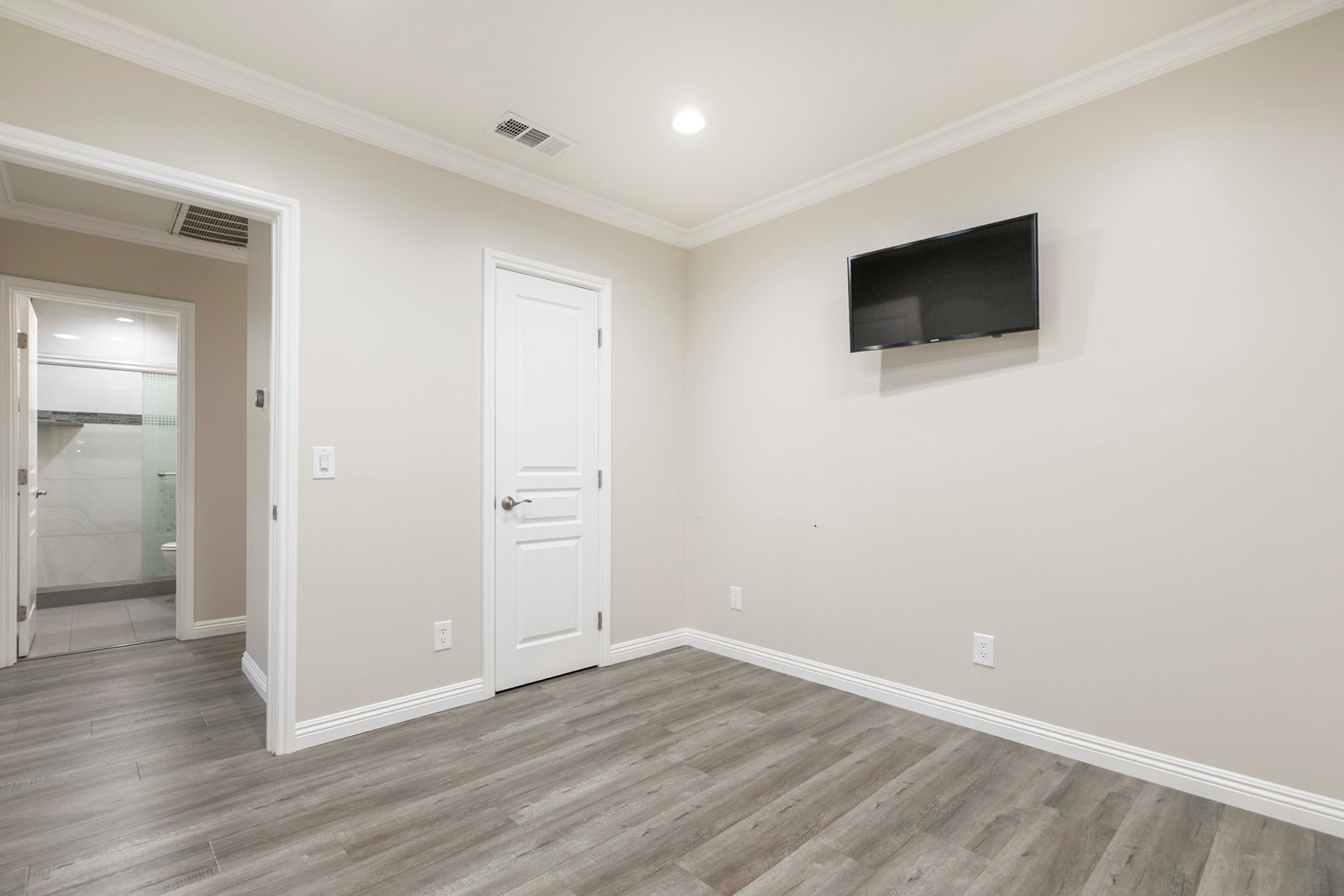 Building Photo - 8215 Saint Clair Ave