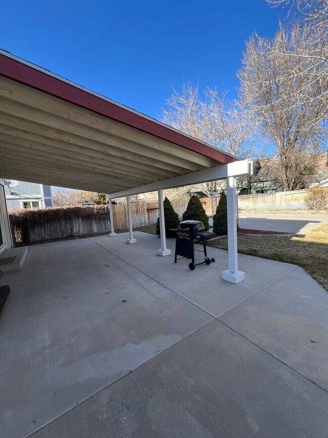 Building Photo - SPARKS VISTAS - BEASLEY / SKY RANCH / REED