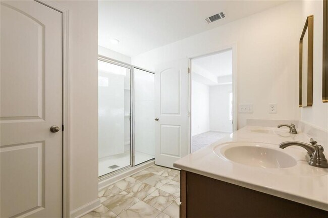 Building Photo - 131 Shelter Ln E