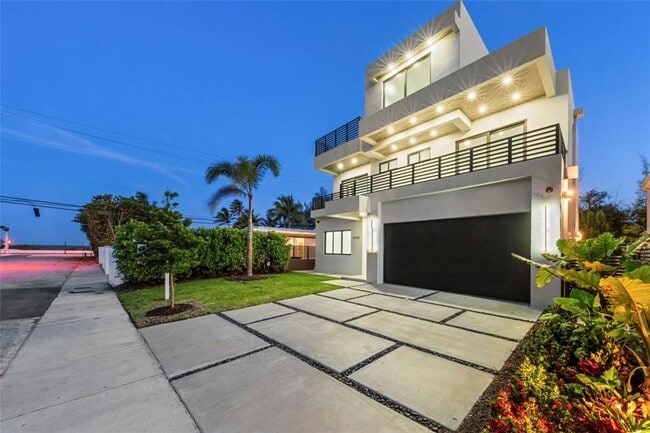 Building Photo - 3320 NE 17th St