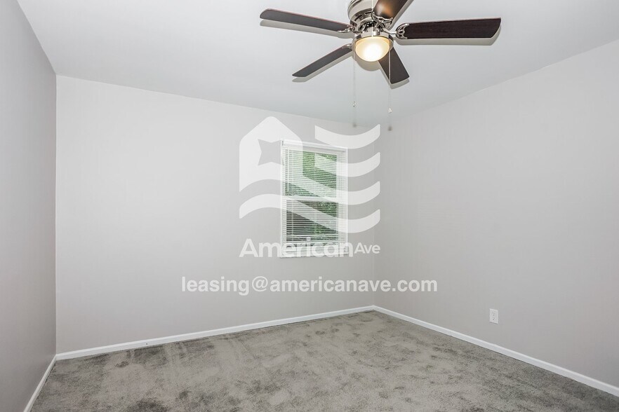 Building Photo - 715 Schroder Ave NE