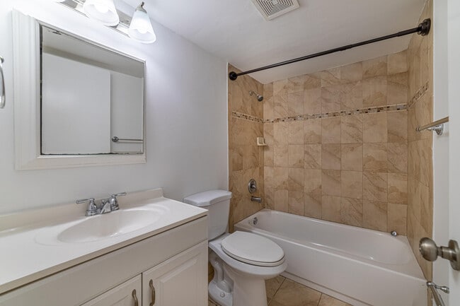 Building Photo - 848 SW 9th St Cir