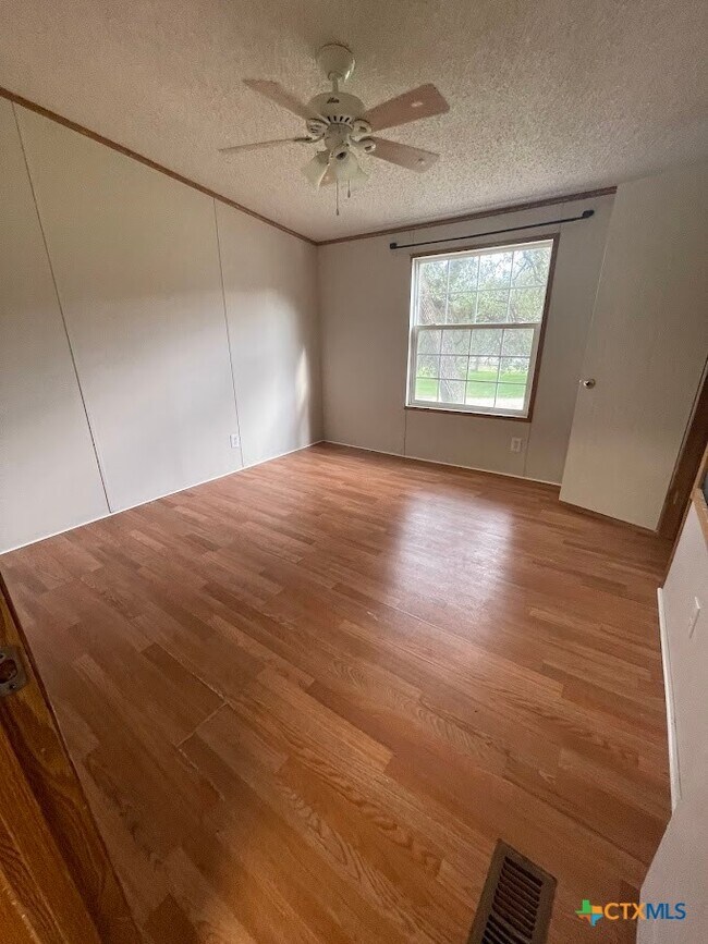 Building Photo - 1201 Island View Dr