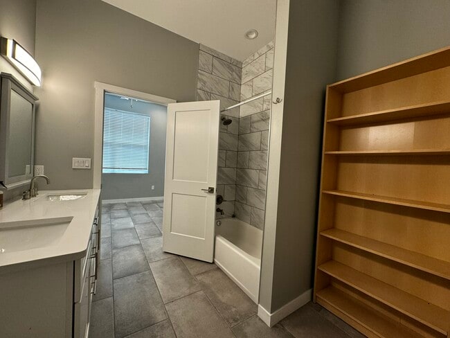 Building Photo - 844 Tijeras Ave NW