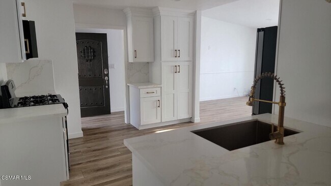 Building Photo - 1720 Elsinore Creek