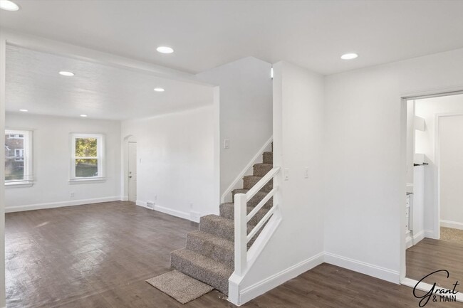 Building Photo - 4 bedroom $1550