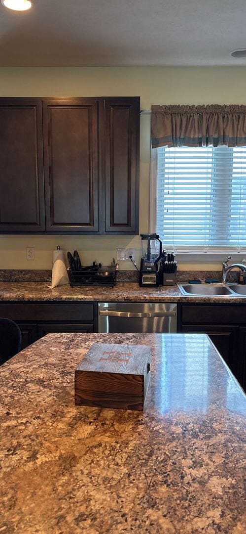 Building Photo - Suncrest Village- 3 Bedroom, Bonus Room and 3.5 Bathroom Townhome- Available Now!