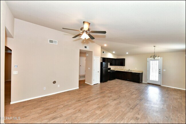 Building Photo - 916 Villa Seca Dr