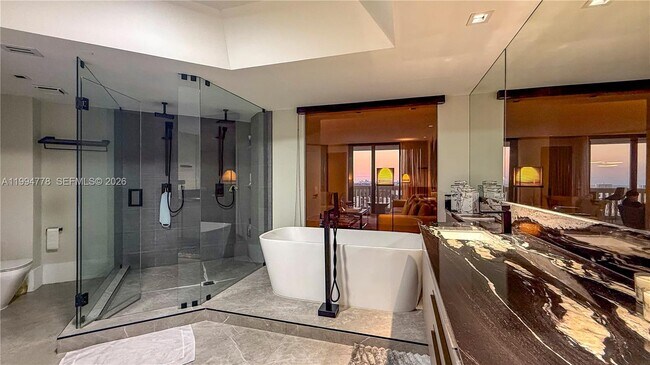 Building Photo - 2000 Island Blvd