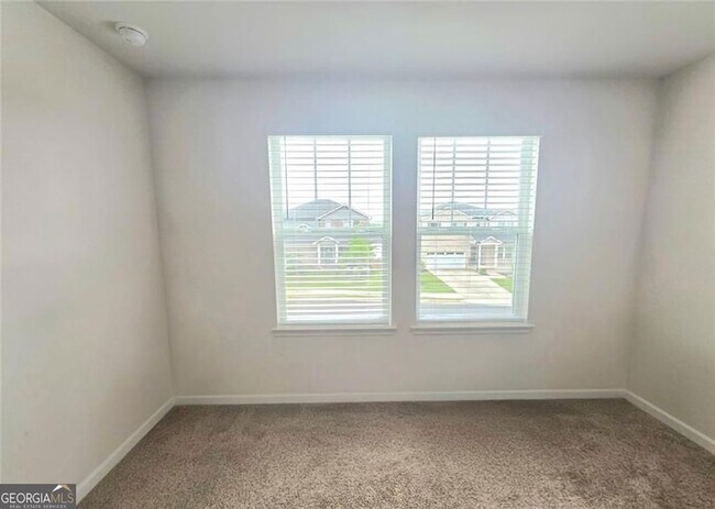 Building Photo - 327 Vly Oak Dr