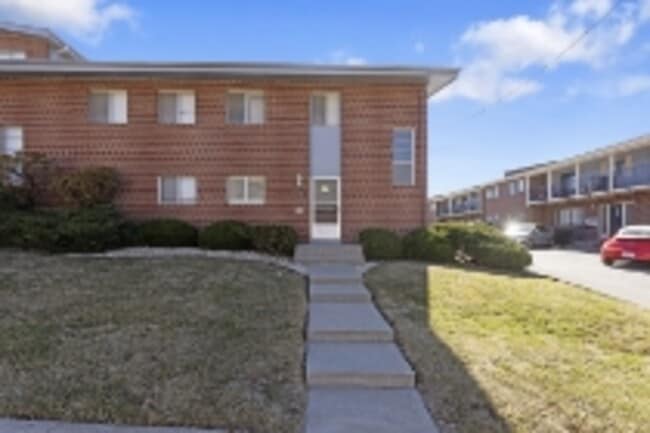 Building Photo - 401 W 87 Pl