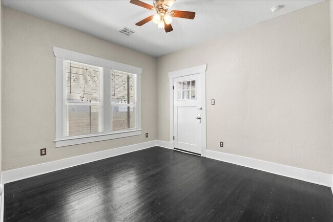 Building Photo - 213 Grace St