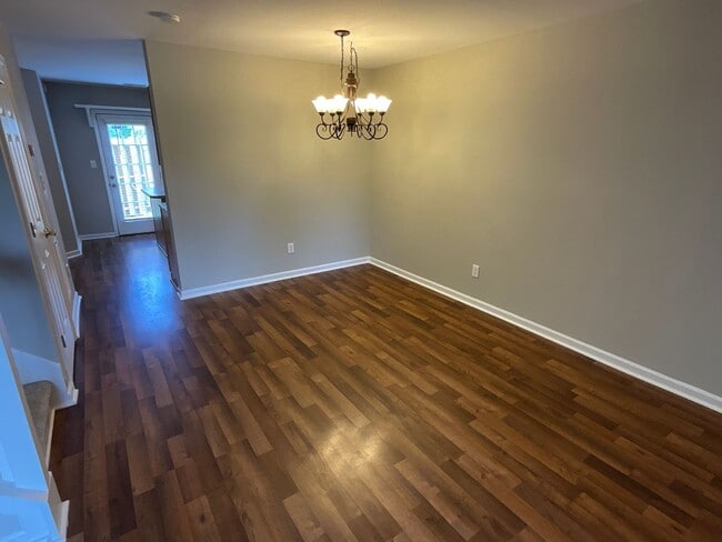 Building Photo - Charming Townhome in Greensboro