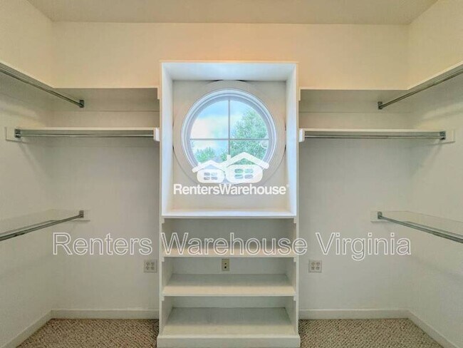Building Photo - 446 Blue Beech Way
