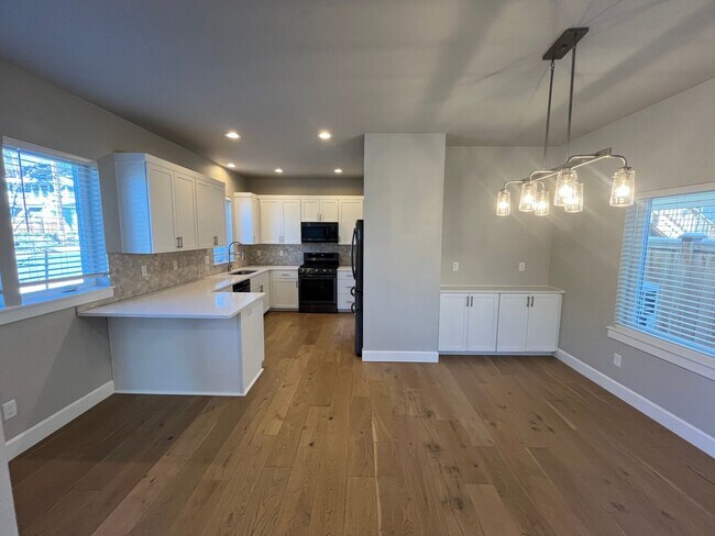 Building Photo - Stand Alone Home w/ Detached Garage and ADU
